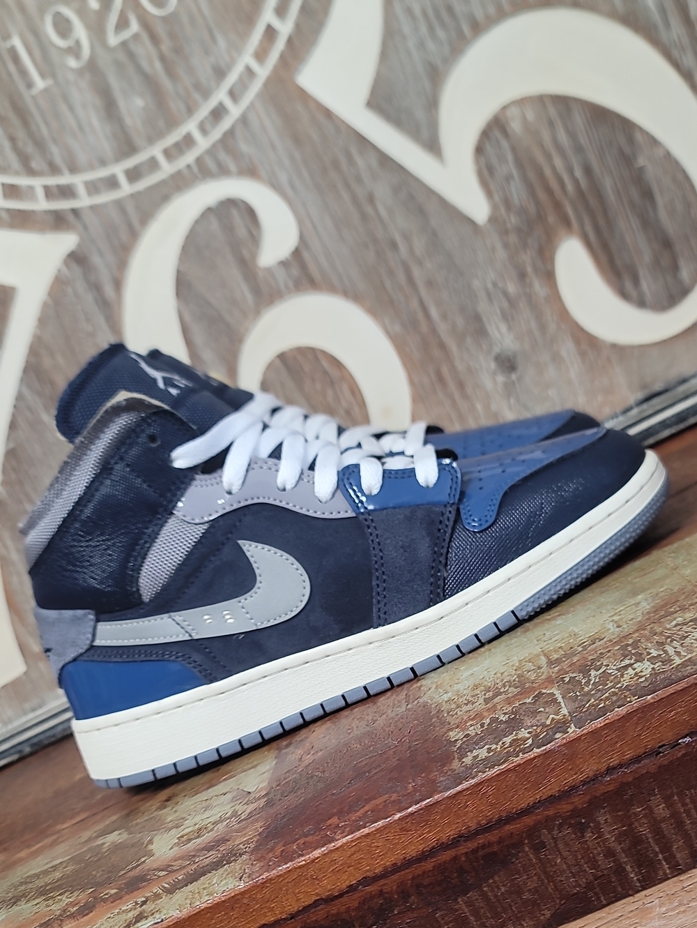 Nike Air Jordan 1 Mid (Special Edition) Craft 'Obsidian' Wmns 7.5 Great Cond. - Picture 3 of 16
